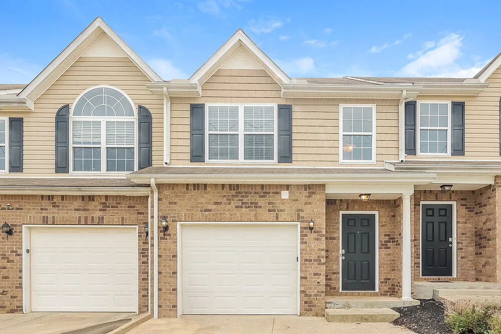 3 bed, 2.5 bath, 1391 sqft, $1,840 — Photo 1