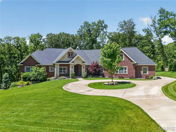 1075 Stonebrooke Ln, Wentzville, MO 63385