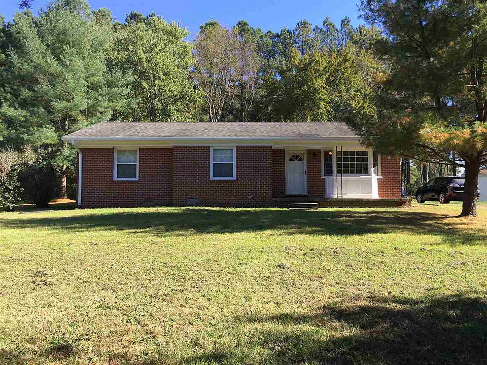 1st image of 119 Loch Lane Dr