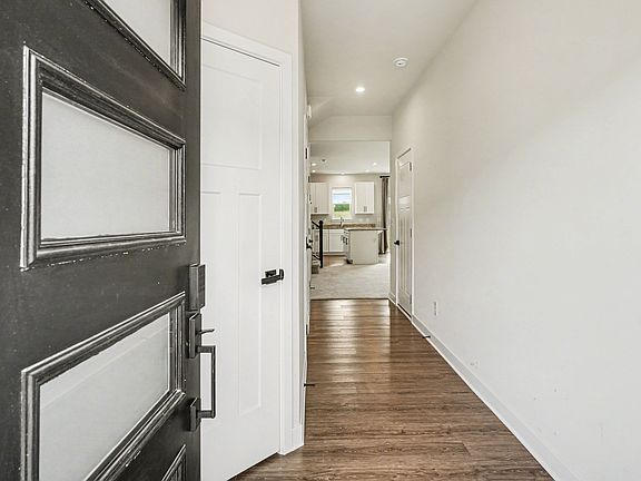4th image of 1137 Riverbrook Dr