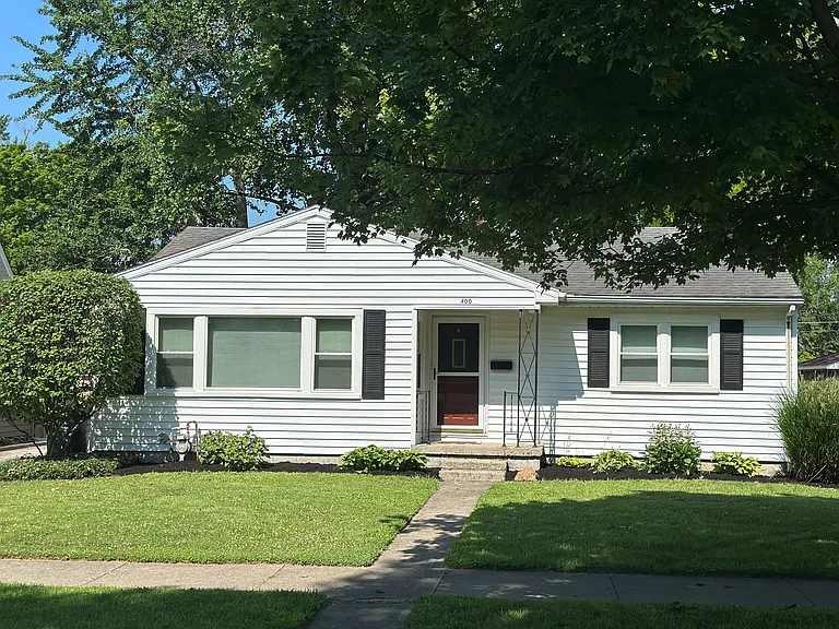 400 S Broadway St — Photo 1