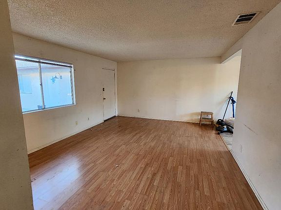 3rd image of 2154 Woodberry Ave #C
