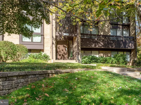 11561 Rolling Green Ct APT 301, Reston, VA 20191