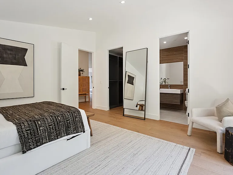 22270 Avenue San Luis — Photo 42