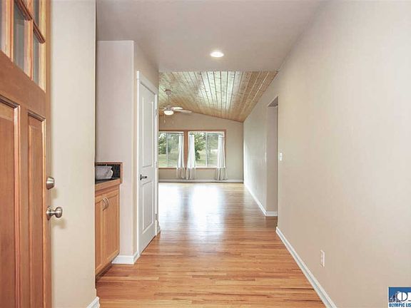 3rd image of 4057 Hill St