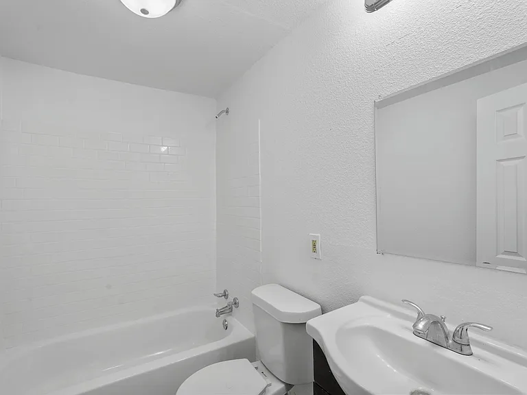 120 E Monterey St #120 — Photo 11