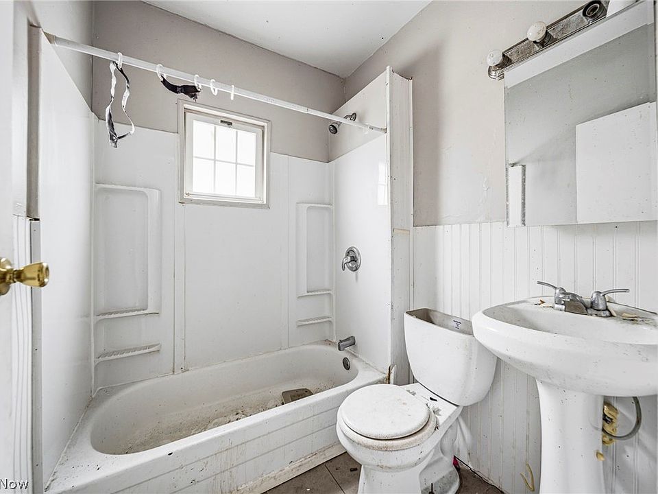 31st image of 10022 Adams Ave
