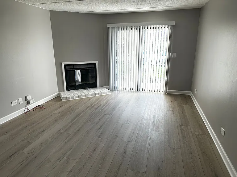 Royal Grove Apartments — Photo 20
