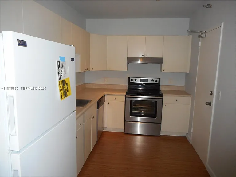 10185 Collins Ave #1204 — Photo 8