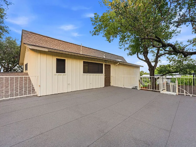 8607 Norwich Dr — Photo 37