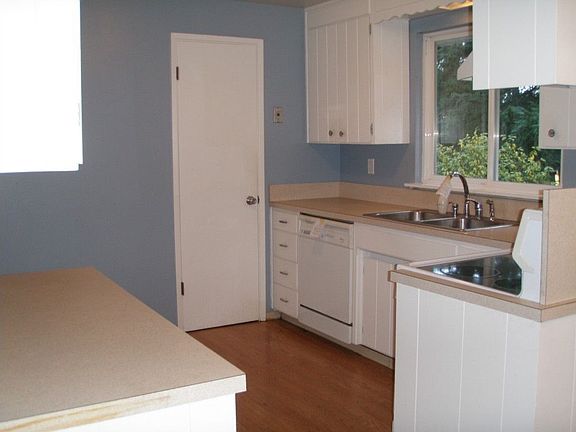 4th image of 4713 61st Ave W