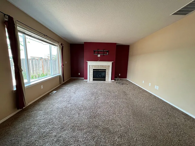 16895 NW Oak Creek Dr — Photo 2