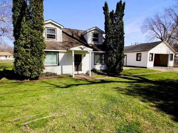 4212 La Forest Dr, Waterford, MI 48329