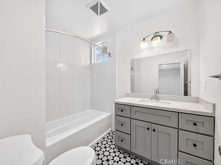 800 Temple Ave — Photo 14
