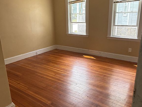 4th image of 284 Whitwell St #284