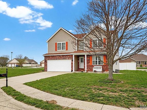 3rd image of 605 Janet Ct