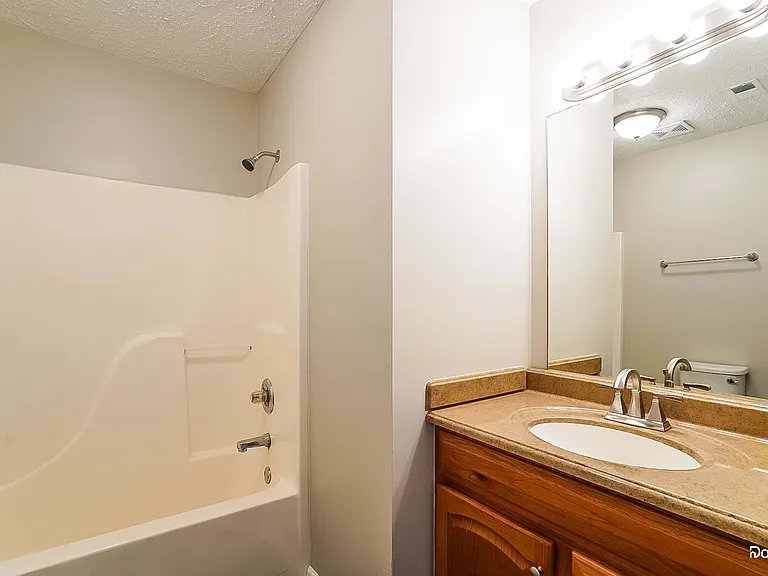 1105 Heather Dr — Photo 10