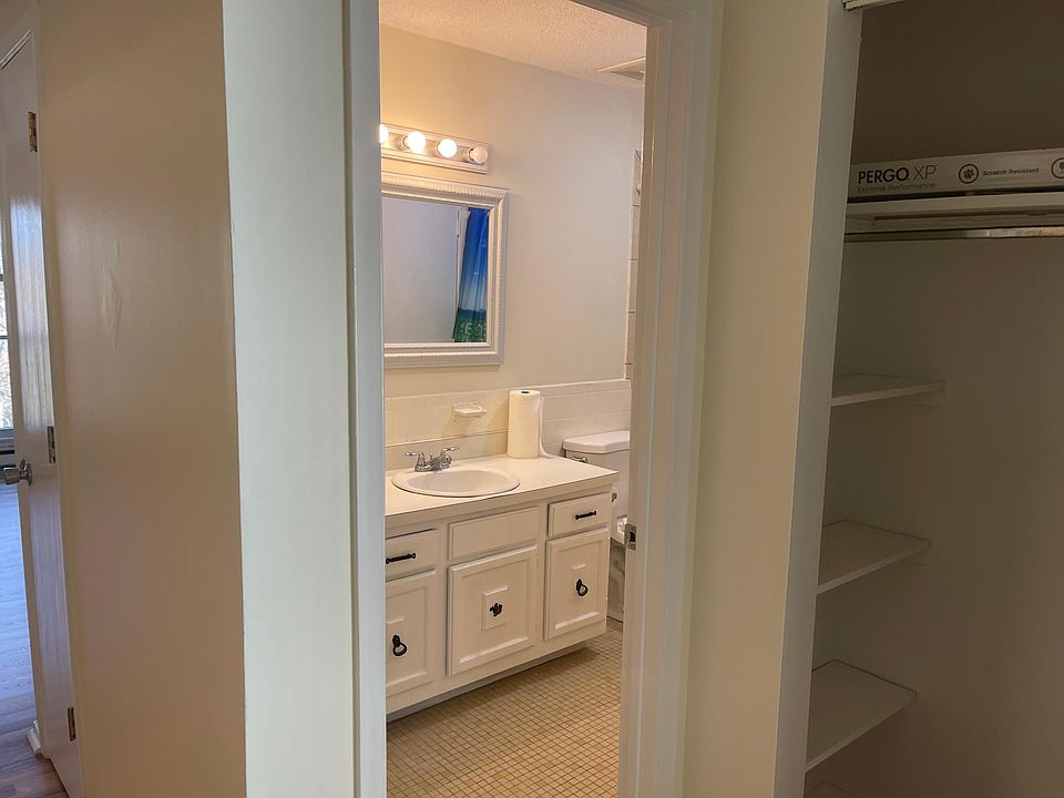 98 Wellington, Bathroom.