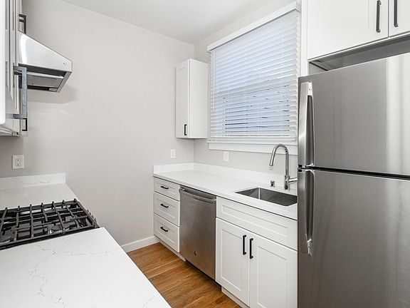2nd image of 1610 Lombard St APT 302