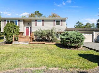 8 Dunn Rd, Airmont, NY 10952