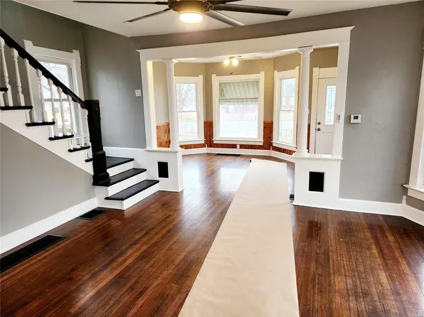 313 N Main St, Brighton, IL 62012