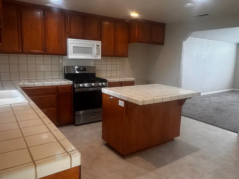 2462 Saint James Way — Photo 6