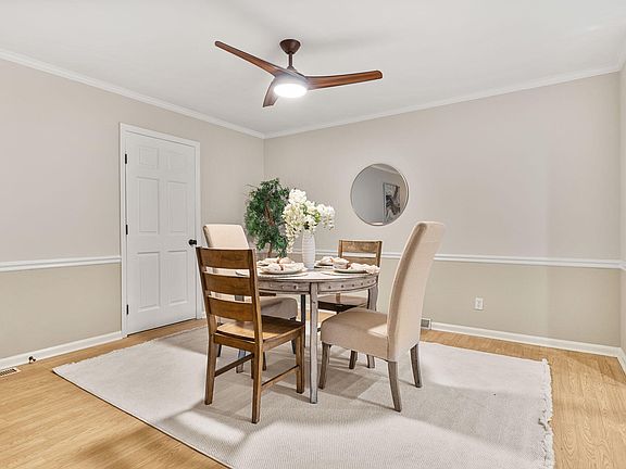 5th image of 321 Fairington Dr