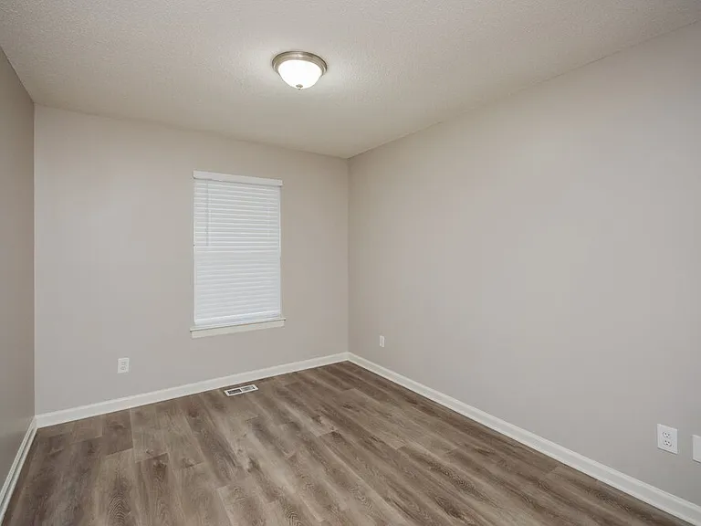 5490 Northcut Dr — Photo 15