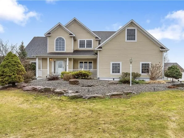 7541 Plum Hollow Cir, Liverpool, NY 13090