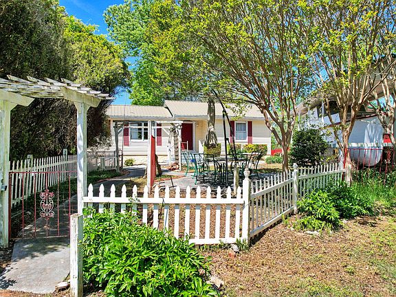 4th image of 691 Lakehaven Cir