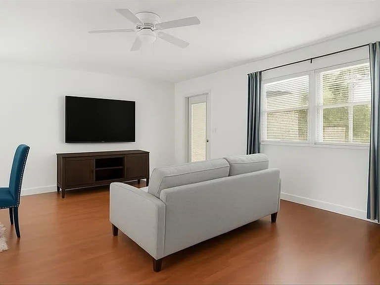 703 Brittany Park #O — Photo 2