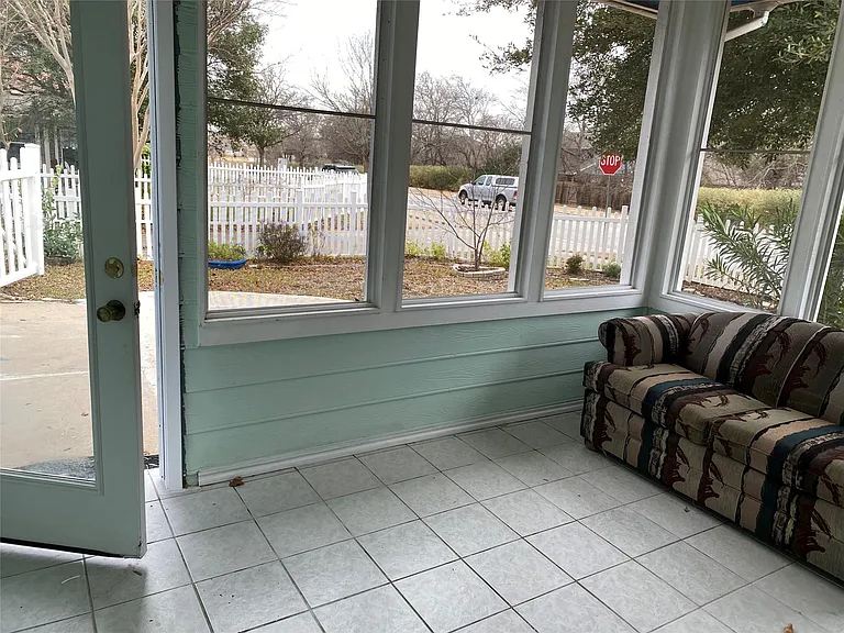 1850 Logan Dr — Photo 18