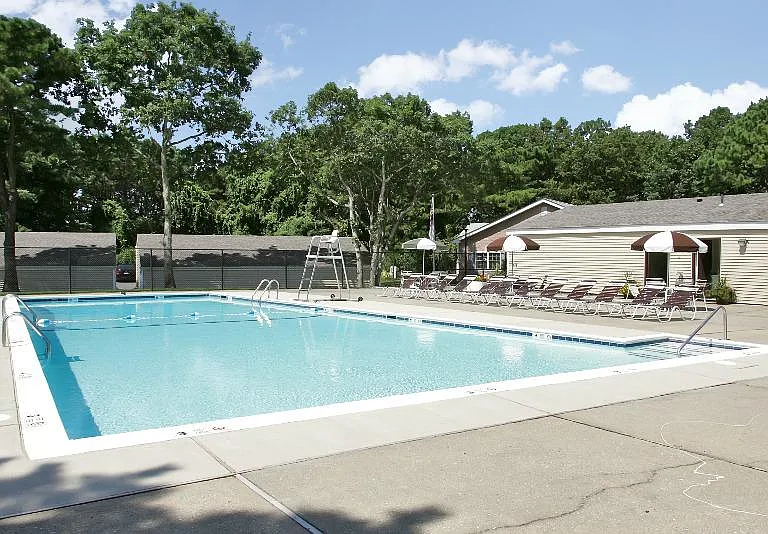 Pool & Sun Deck