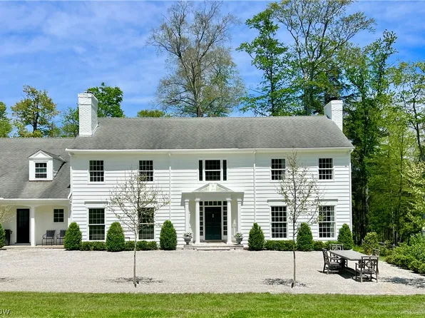 1249 W Hill Dr, Gates Mills, OH 44040
