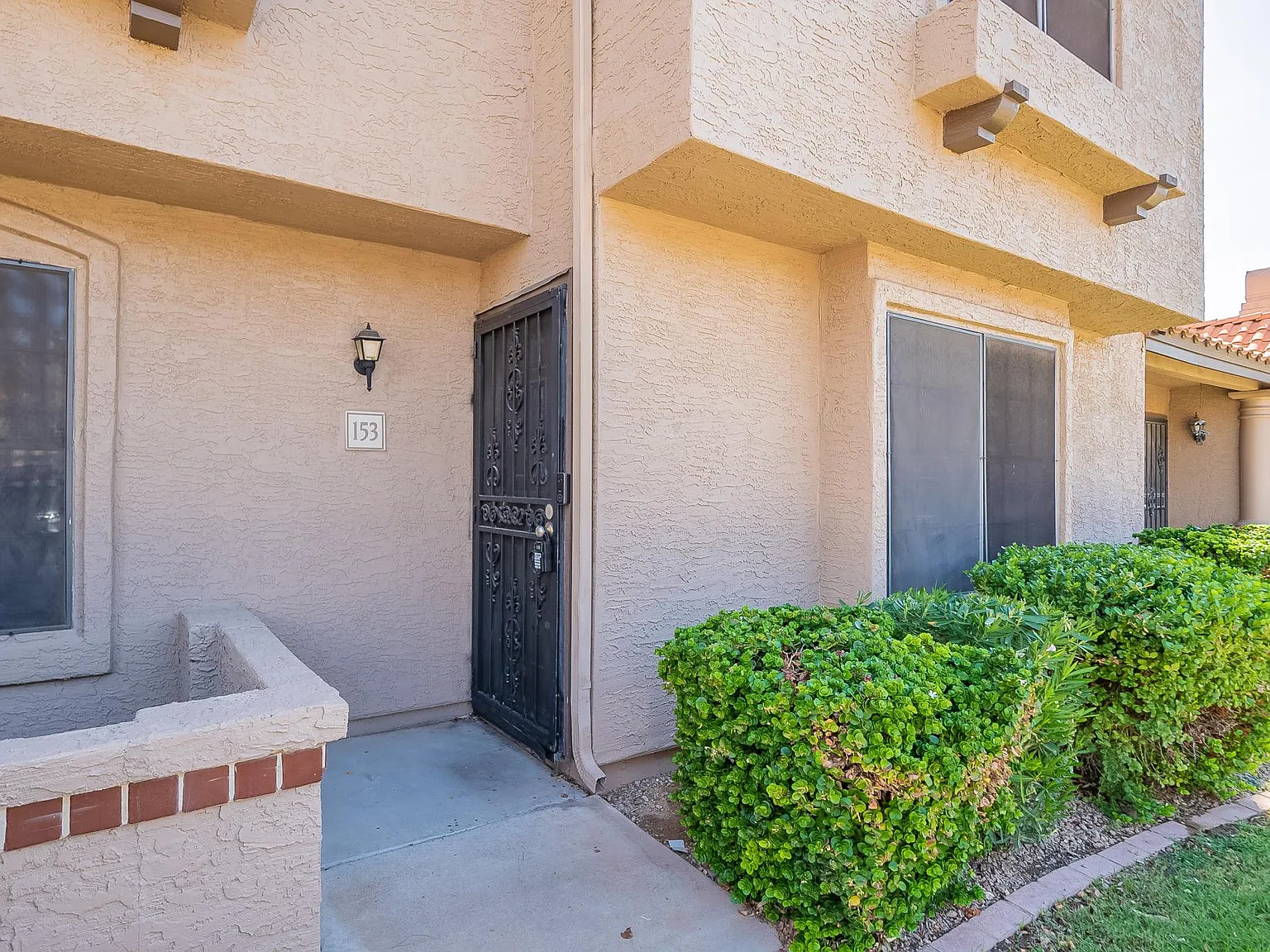 2 bed, 2.5 bath, 1046 sqft, $1,795 — Photo 2