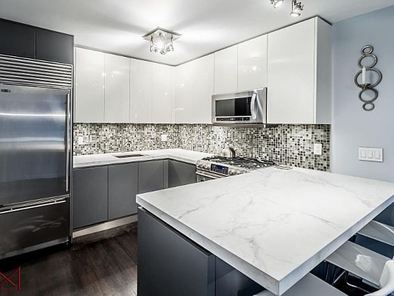 4th image of 255 W 23rd St #4