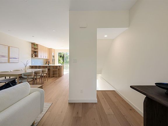 4th image of 521 Foul Bay Rd #3