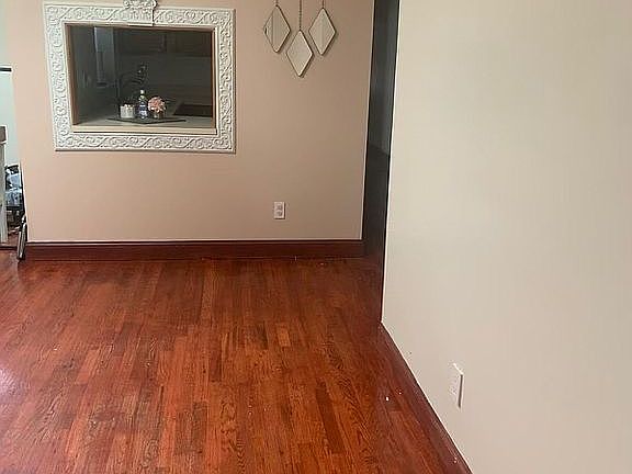 2nd image of 827 Fox St APT 4B