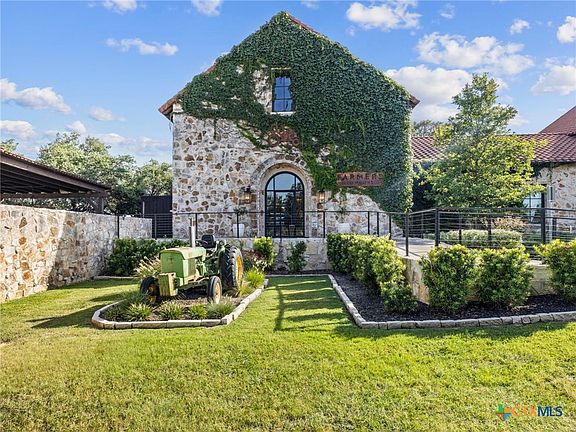 3rd image of 128 Strada Luca