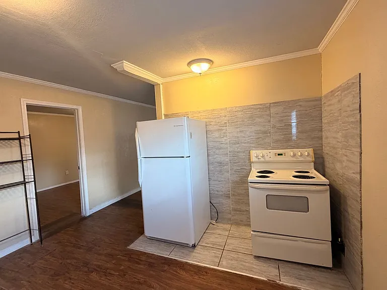 4001 S Hughes St #B — Photo 6