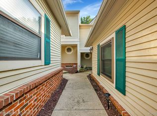 5758 Drake Hollow Dr W, West Bloomfield, MI 48322