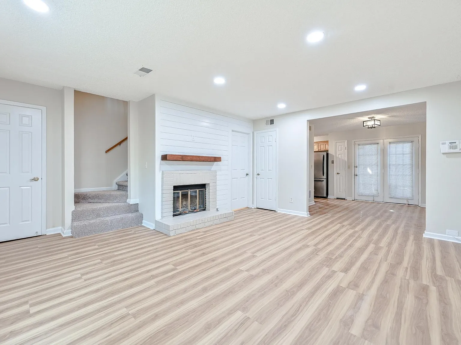 2 bed, 2.5 bath, 1240 sqft, $2,095 — Photo 1