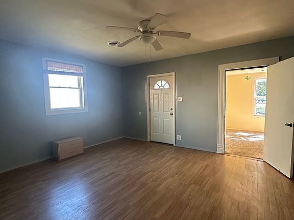4th image of 1424 W 15th St