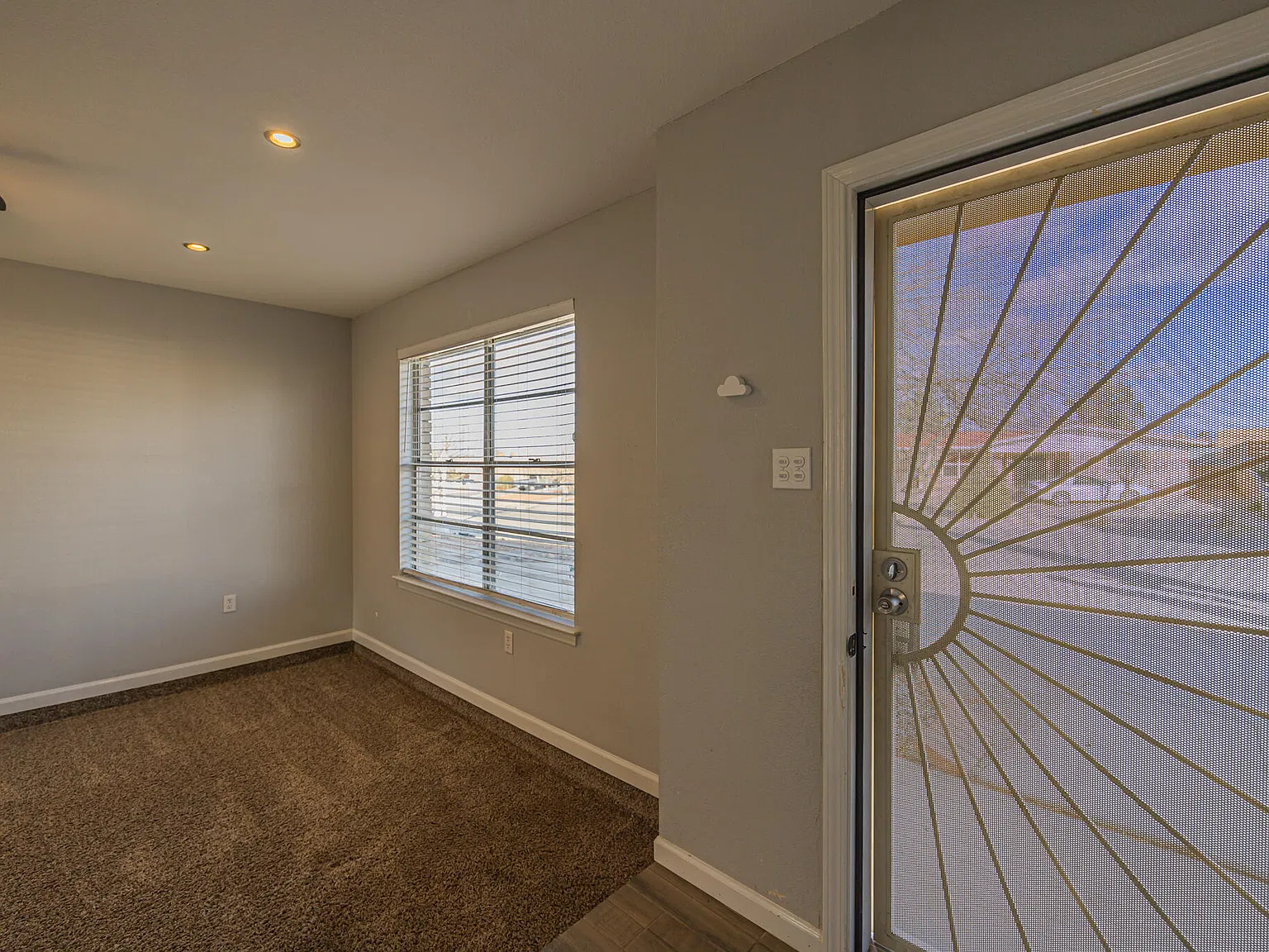 4 bed, 2.0 bath, 1174 sqft, $1,450 — Photo 2
