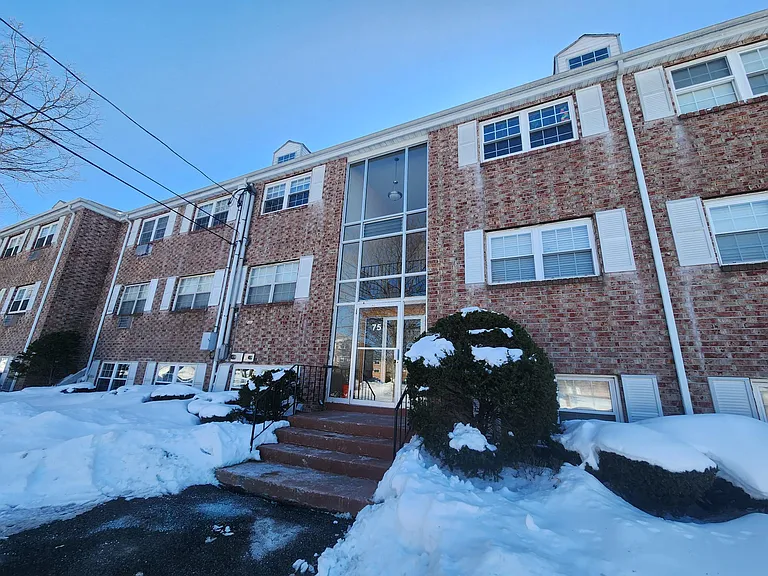 75 Edgelawn Ave #1 — Photo 2