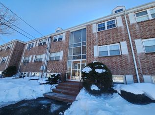 75 Edgelawn Ave APT 1, North Andover, MA 01845