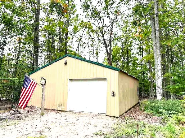 7650 Blackwood Ct, Harbor Springs, MI 49740
