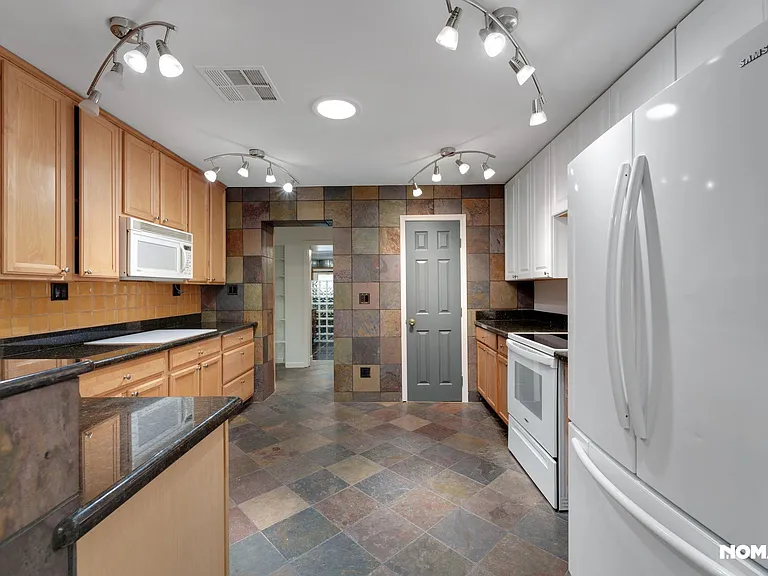 2837 E Campo Bello Dr — Photo 5