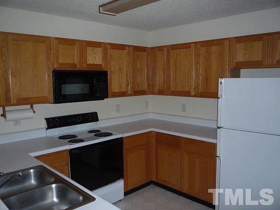 2nd image of 11 Crystal Oaks Ct