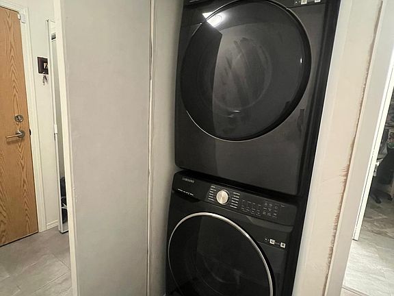 5th image of 2915 Glen Dr #210